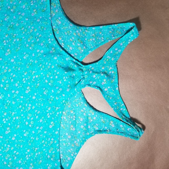 Tops - Picture 8 of 8